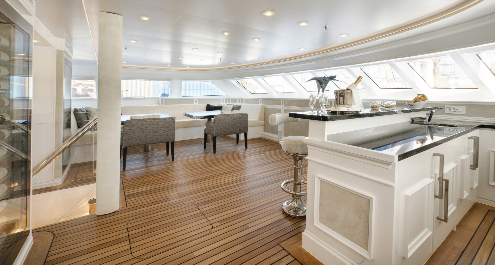 SY SPIRIT OF THE CS - Wet bar view.jpg