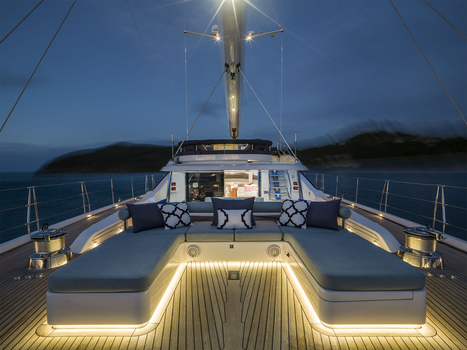 SY TWILIGHT - Aft deck seating.jpg