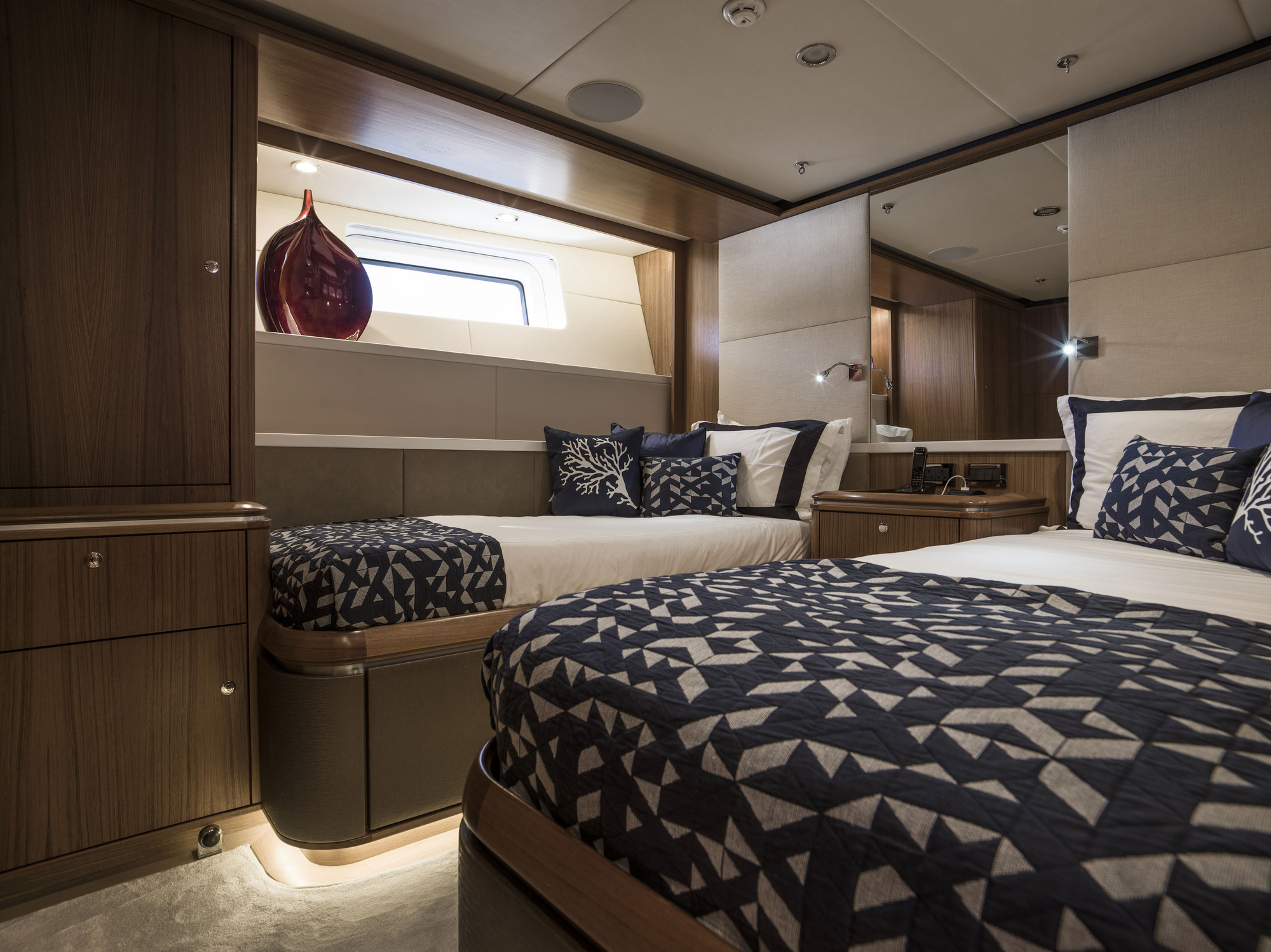 SY TWILIGHT - Twin cabin.jpg