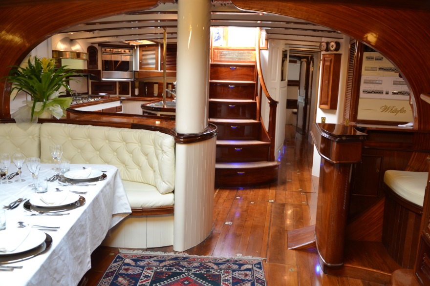 SY WHITEFIN - Aft salon view.jpg
