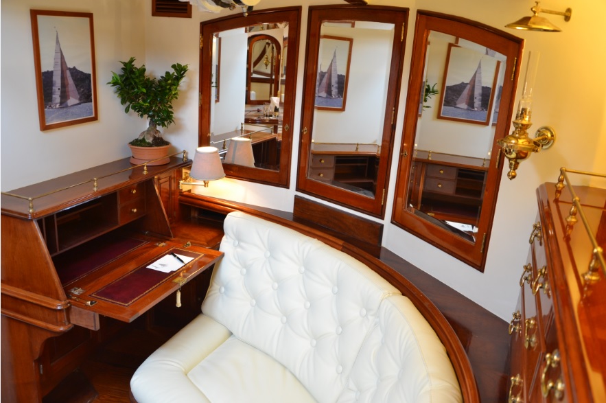 SY WHITEFIN - Master desk.jpg