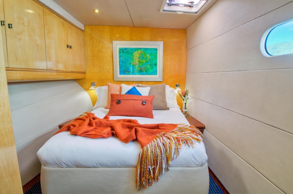 SY ZINGARA - Guest cabin 2.jpg