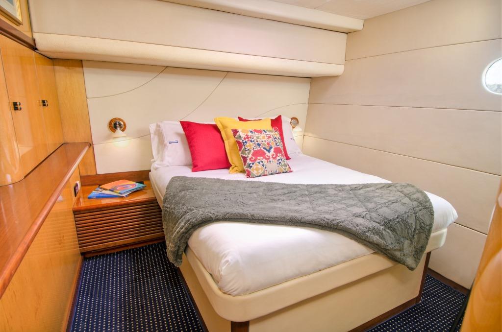 SY ZINGARA - Guest cabin.jpg