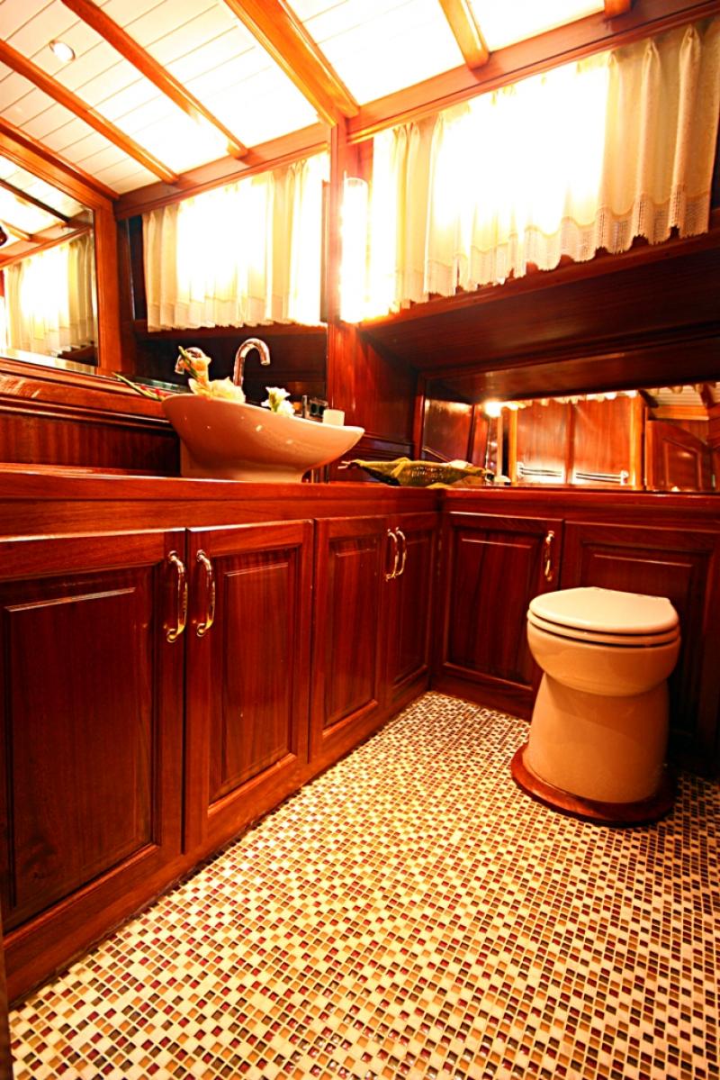 Sagapo - Bathroom.jpg