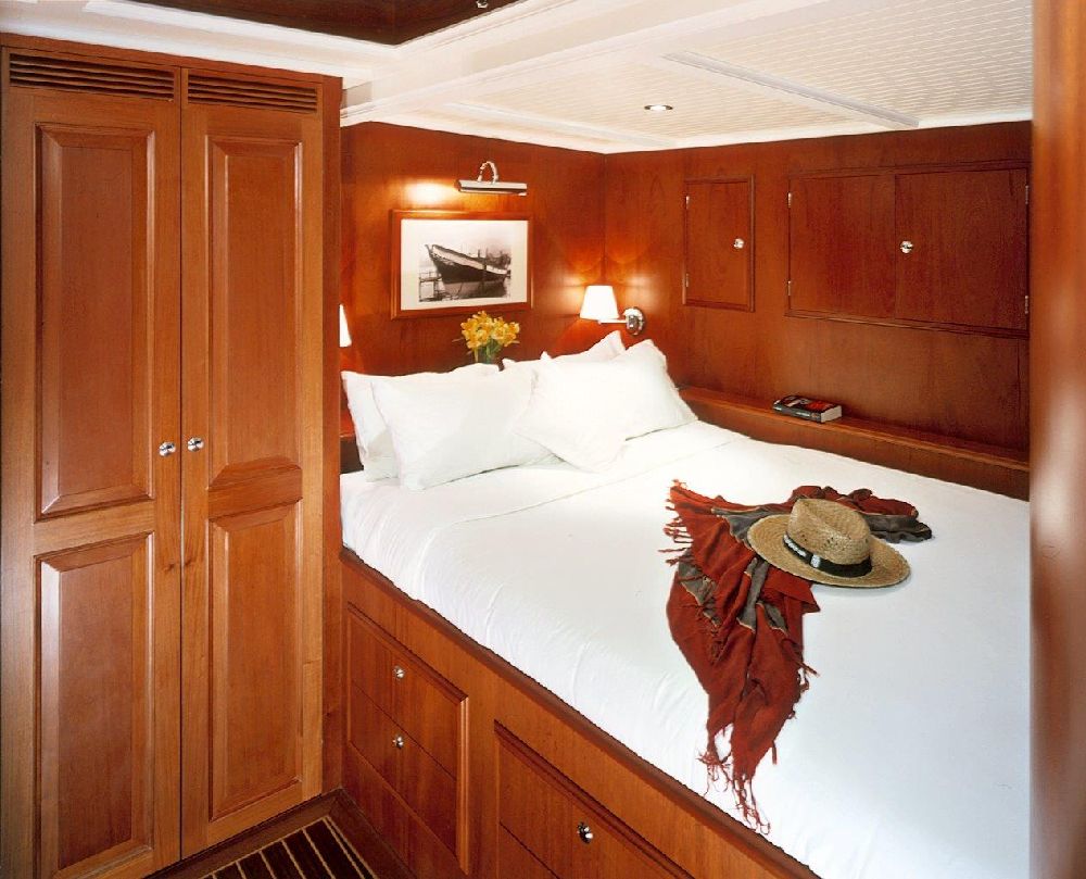 Sail Yacht DOLPHIN - Guest Cabin.jpg