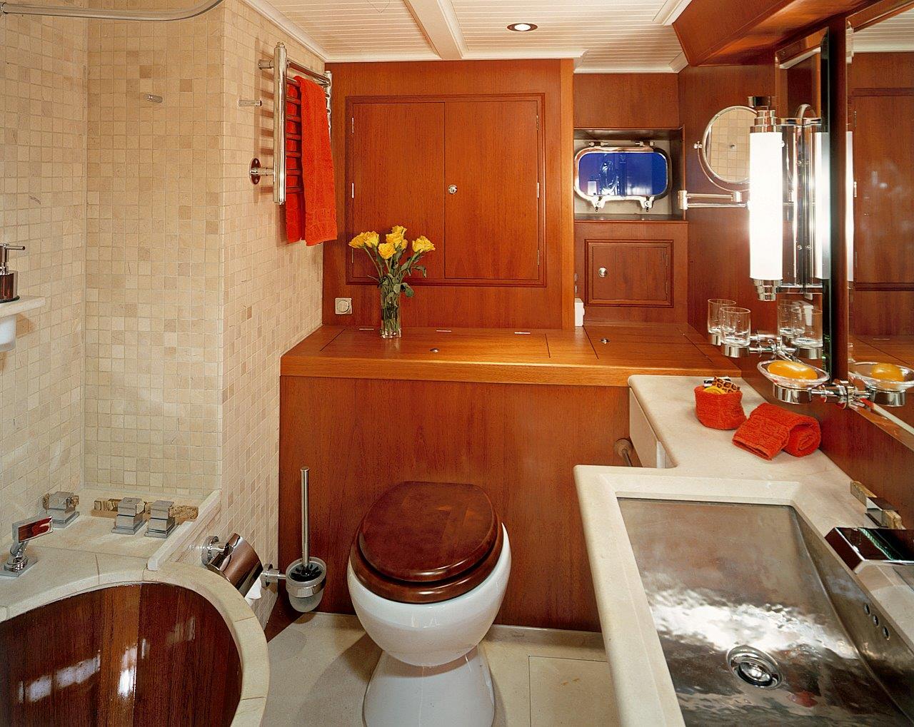 Sail Yacht DOLPHIN - Guest Ensutie 2.jpg