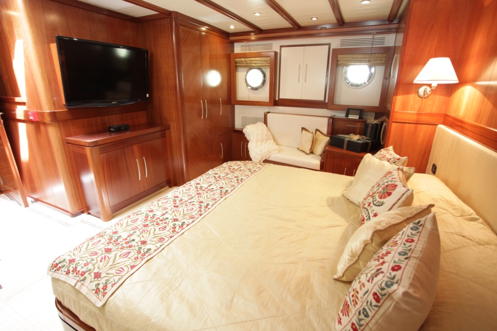 Sail Yacht DON CHRIS - Master Cabin.jpg