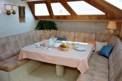 Sail Yacht JAIPUR -  Salon.jpg