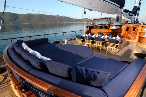 Sail yacht CLEAR EYES - Deck Lounging.jpg