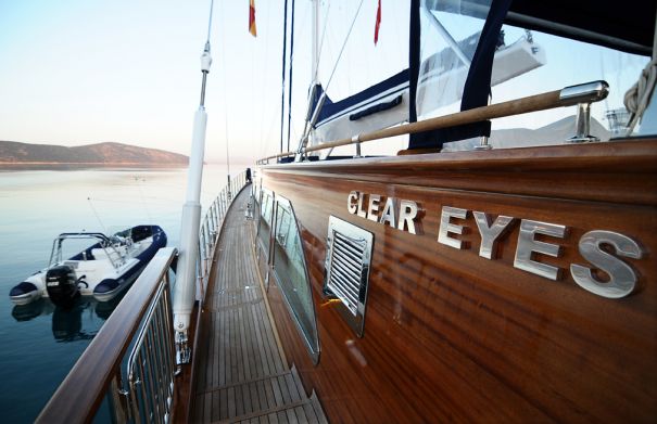 Sail yacht CLEAR EYES - Side Deck.jpg