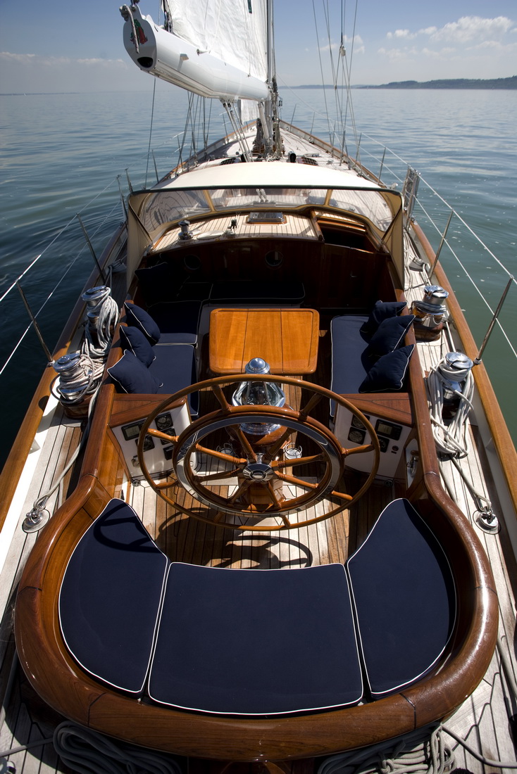 Sail yacht COPIHUE -  Cockpit.jpg