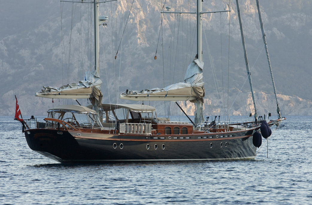 Sail yacht ILIOS -  At Anchor.jpg