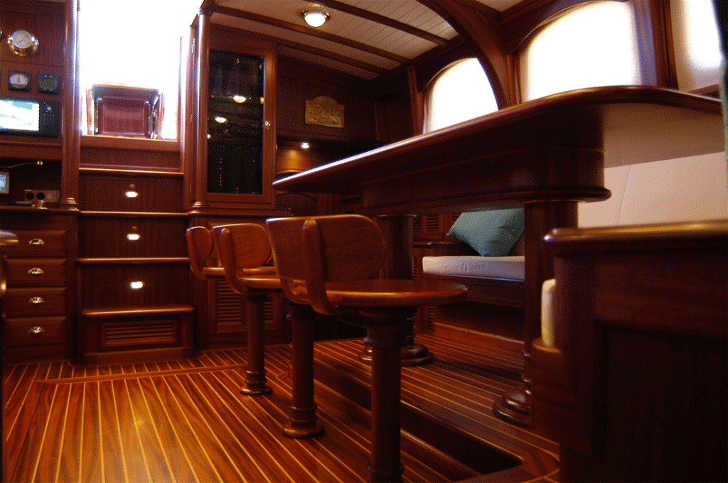Sail yacht ILIOS - Dining.gif