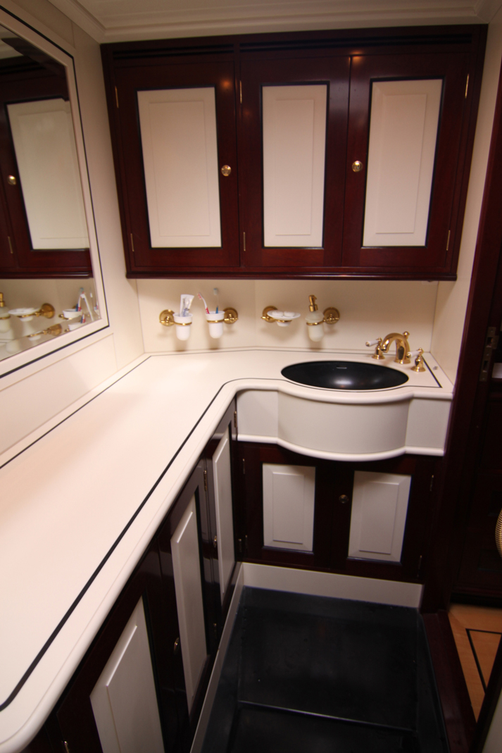 Sail yacht JAN DE VRIES -  Guest Ensuite.jpg