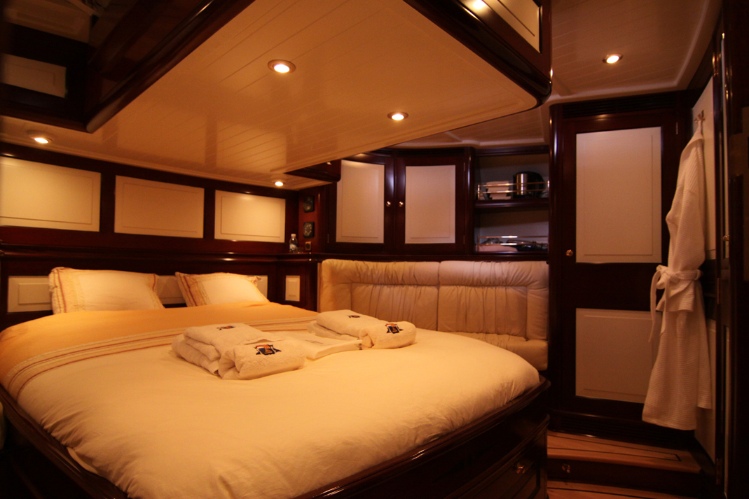 Sail yacht JAN DE VRIES -  Master Cabin.jpg
