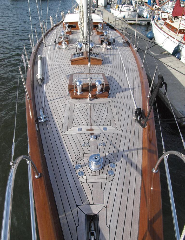 Sail yacht LADY ANN -  Deck 2.jpg