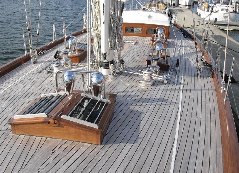 Sail yacht LADY ANN -  Deck.jpg