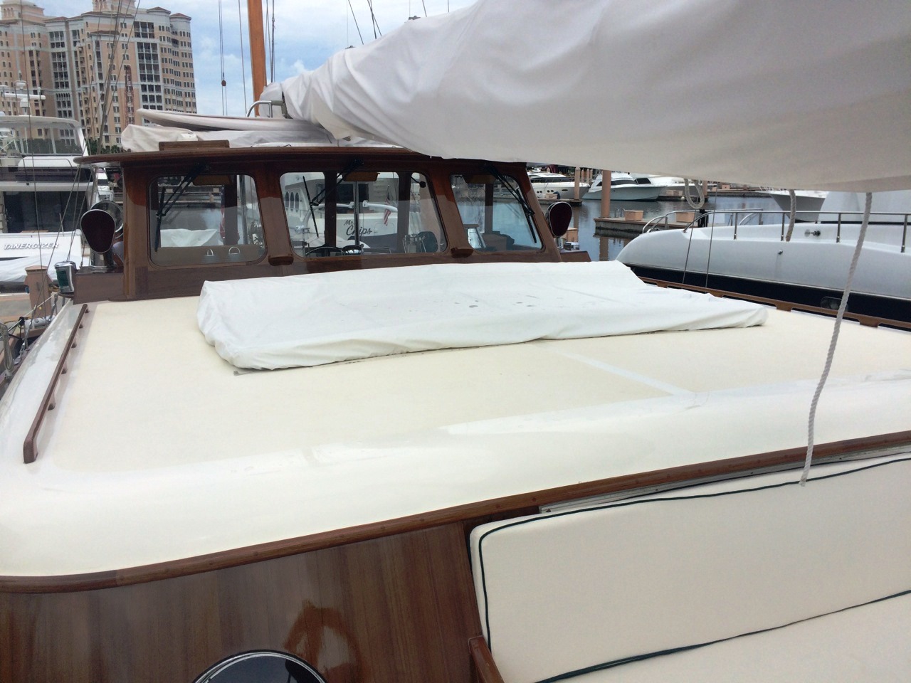 Sail yacht SEA DIAMOND - Foredeck.jpg