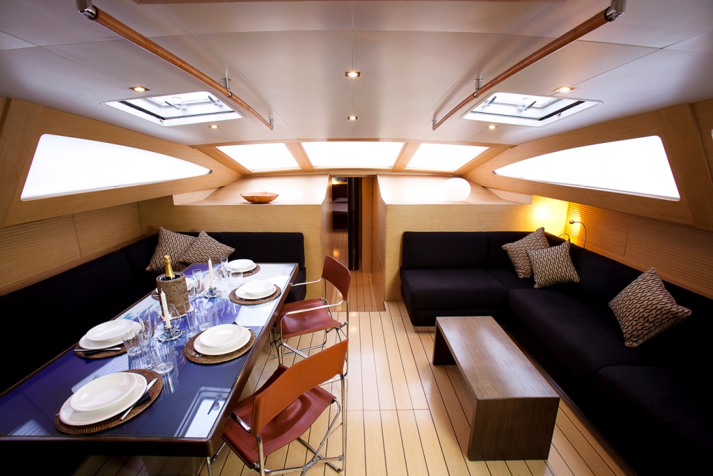 Sail yacht WIZARD -  Salon.jpg