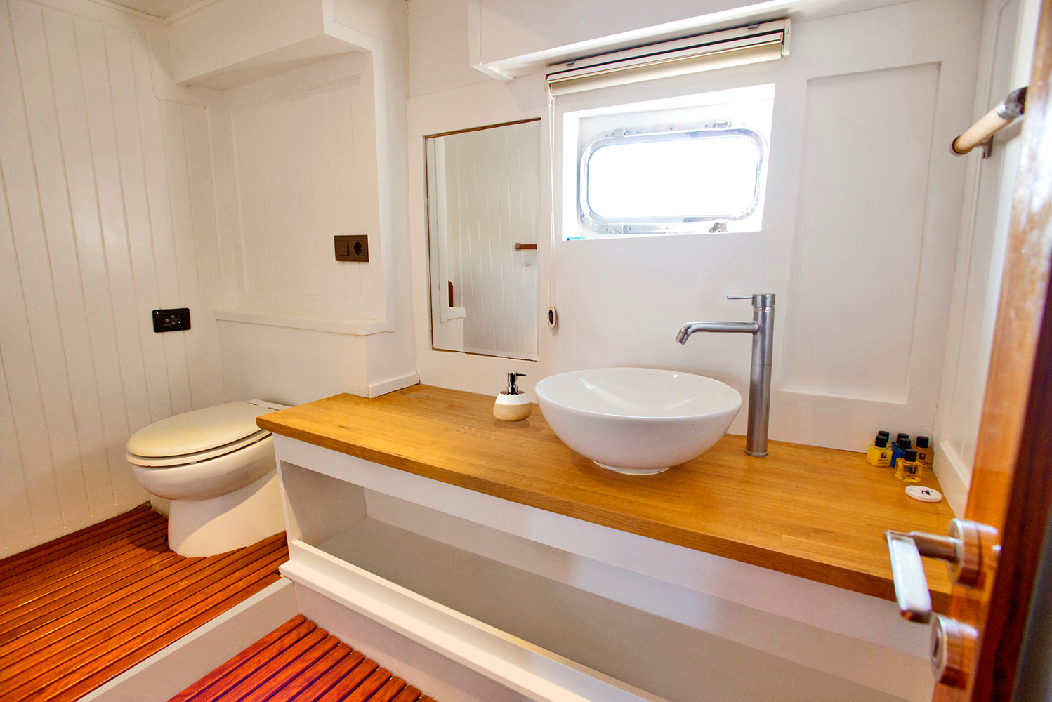 Sailing Gulet MASKE 2 - Ensuite.jpg