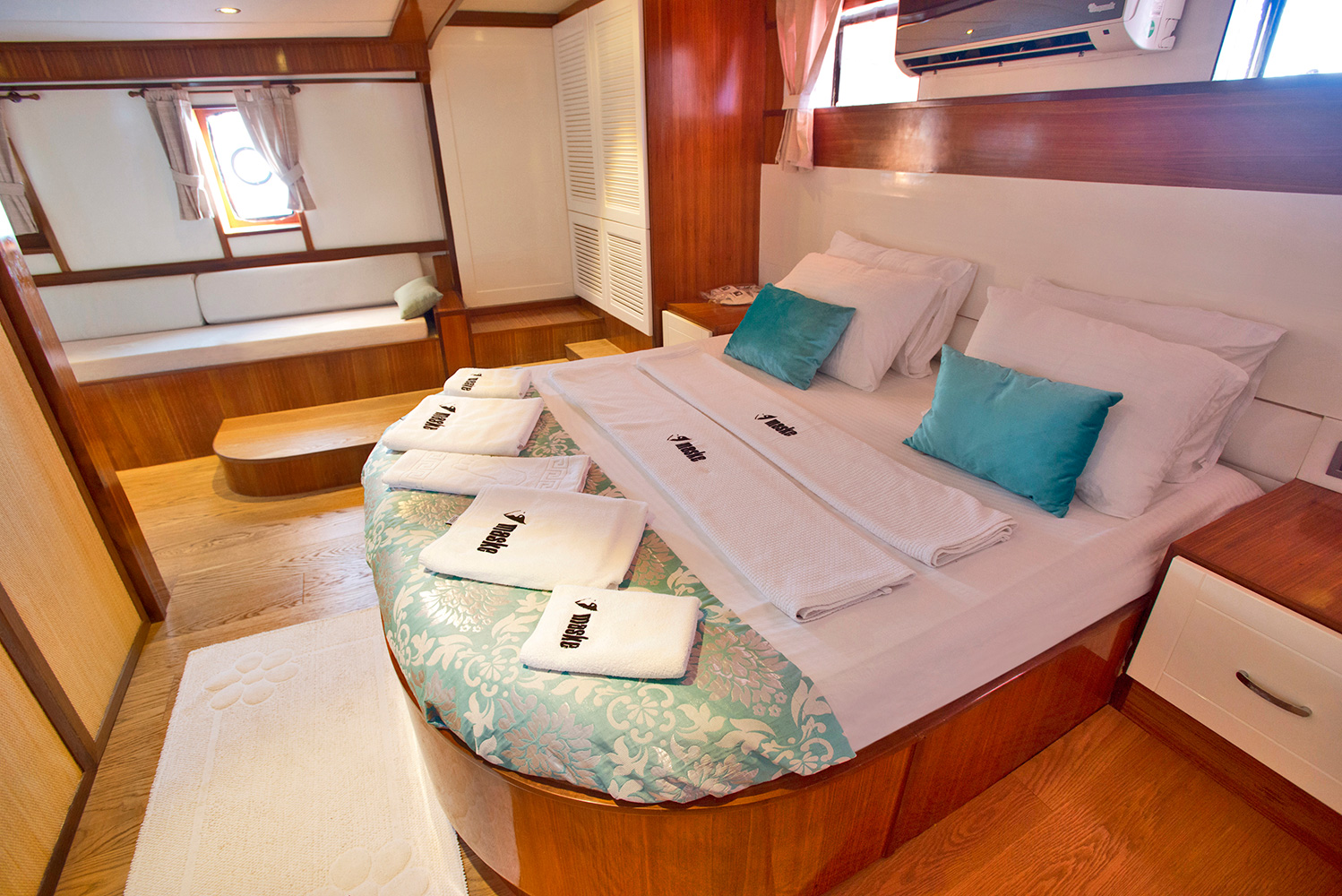 Sailing Gulet MASKE 2 - GUest suite double 2.jpg