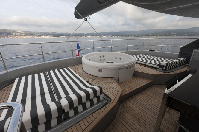 Sailing Yacht Cartouche Spa Pool - A Blue Coast 95 Catamaran - Photo Credit Gilles Martin-Raget .jpg
