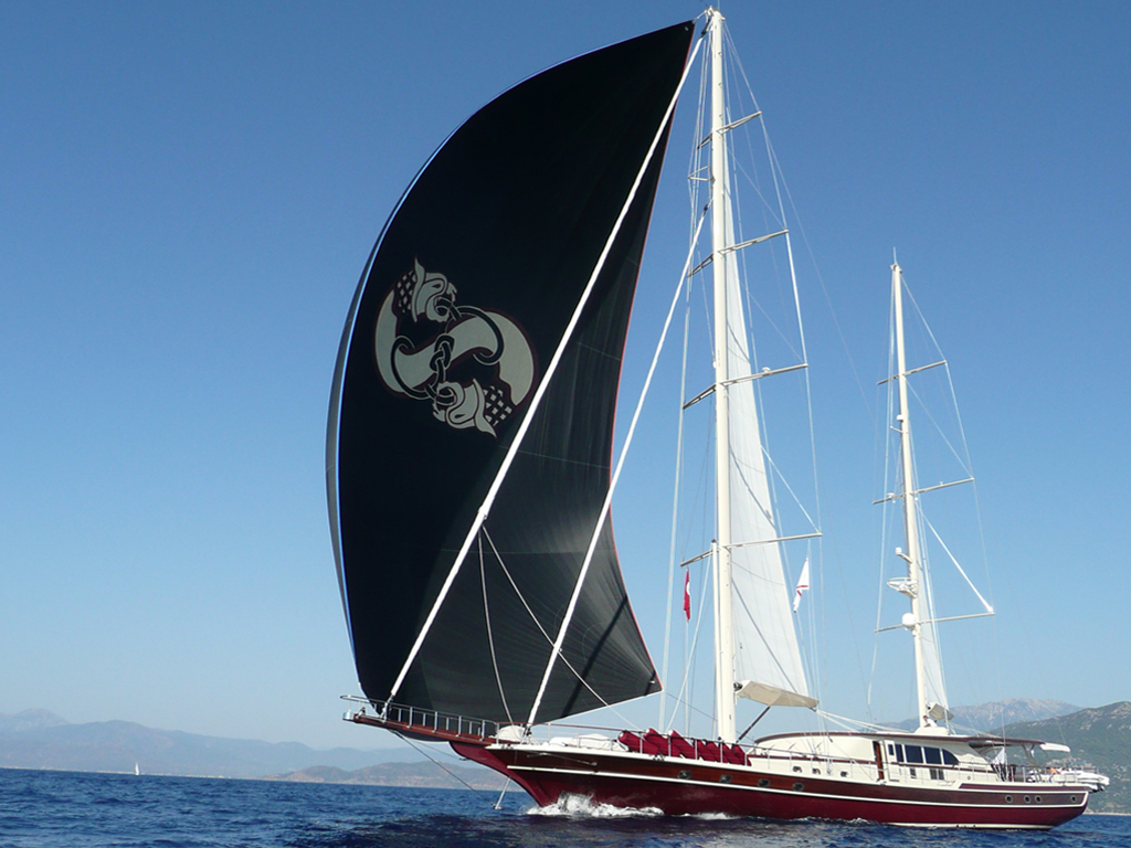Sailing Yacht DAIMA - At Sail.jpg