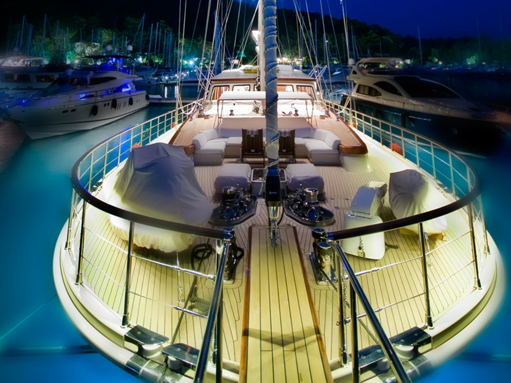 Sailing Yacht DAIMA - Foredeck.jpg