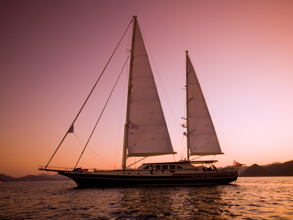 Sailing Yacht DAIMA - Sunset.jpg