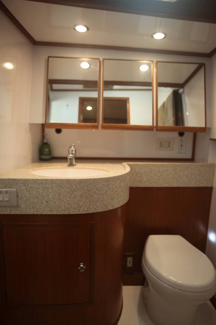 Sailing Yacht Magnetic Sky - Bathroom.jpg