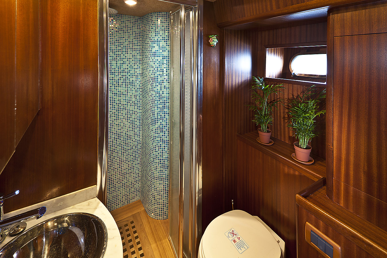 Sailing Yacht Myosotis -  Bathroom.jpg