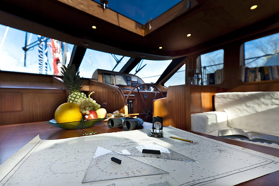 Sailing Yacht Myosotis -  nav Station.jpg