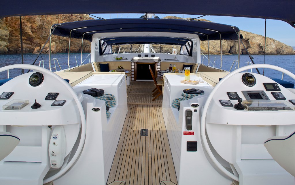 Sailing yacht AMADEUS - Cockpit.jpg