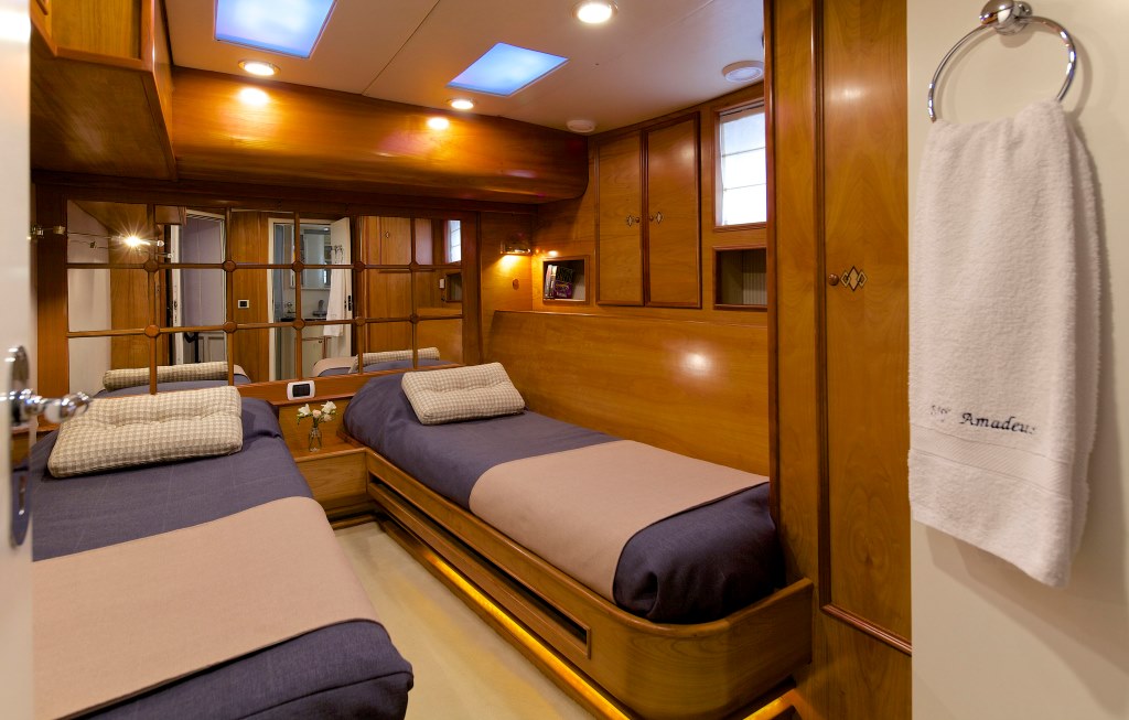 Sailing yacht AMADEUS - Twin Cabin.jpg
