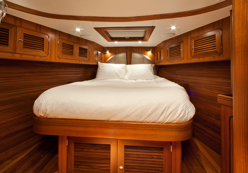 Sailing yacht Archangel -  Forward Guest Cabin.jpg