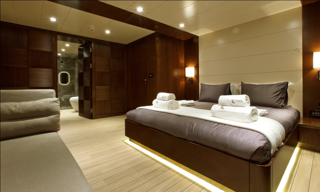 Sailing yacht Infinity - Queen Cabin.jpg