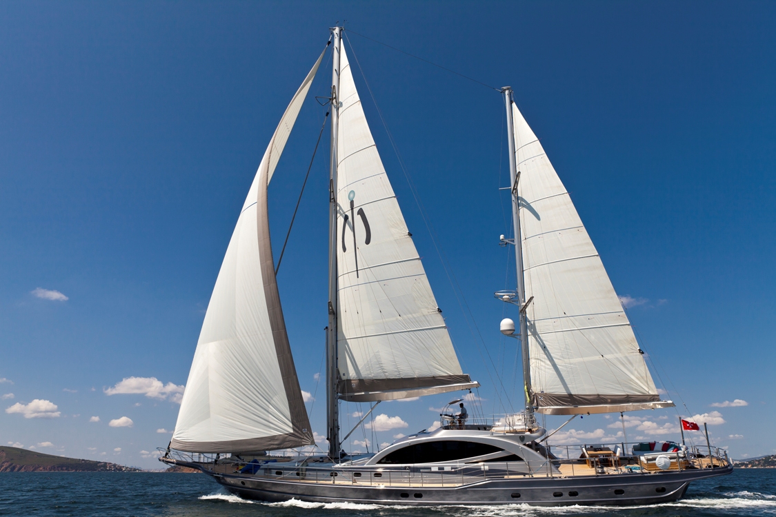 Sailing yacht Merlin -  Main.jpg