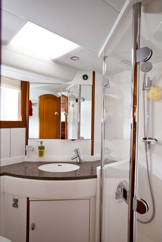 Sailing yacht NEKI -  Bathroom.jpg