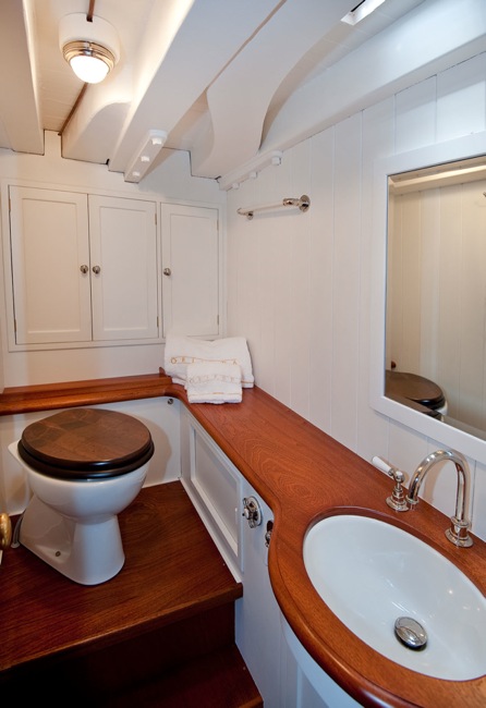 Sailing yacht Oriander -  Bathroom.jpg
