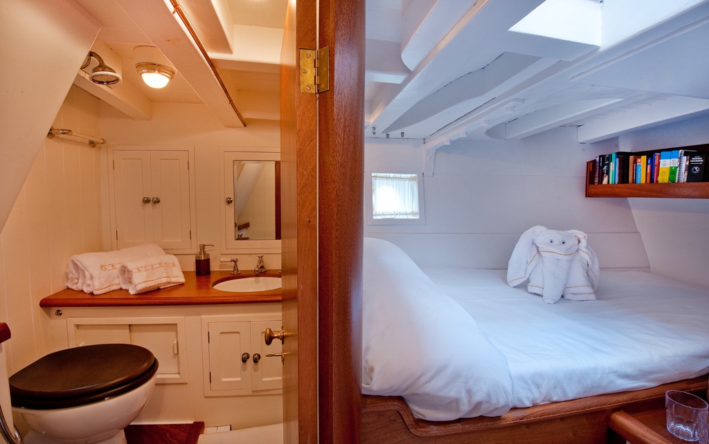 Sailing yacht Oriander -  Double Cabin 2.jpg