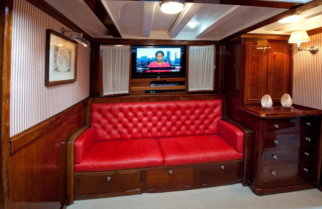 Sailing yacht Oriander -  Salon 2.jpg