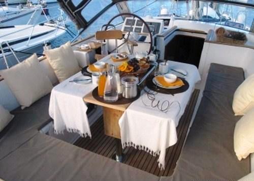 Sailing yacht POINT 02 -  Cockpit Dining.jpg