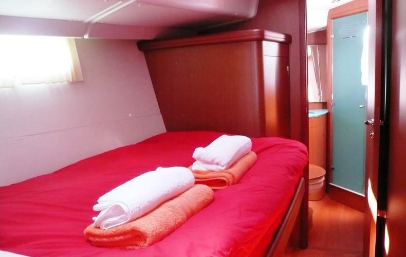 Sailing yacht POINT 02 -  Guest Cabin.jpg
