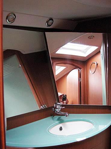 Sailing yacht POINT 02 -  Guest Ensuite.jpg