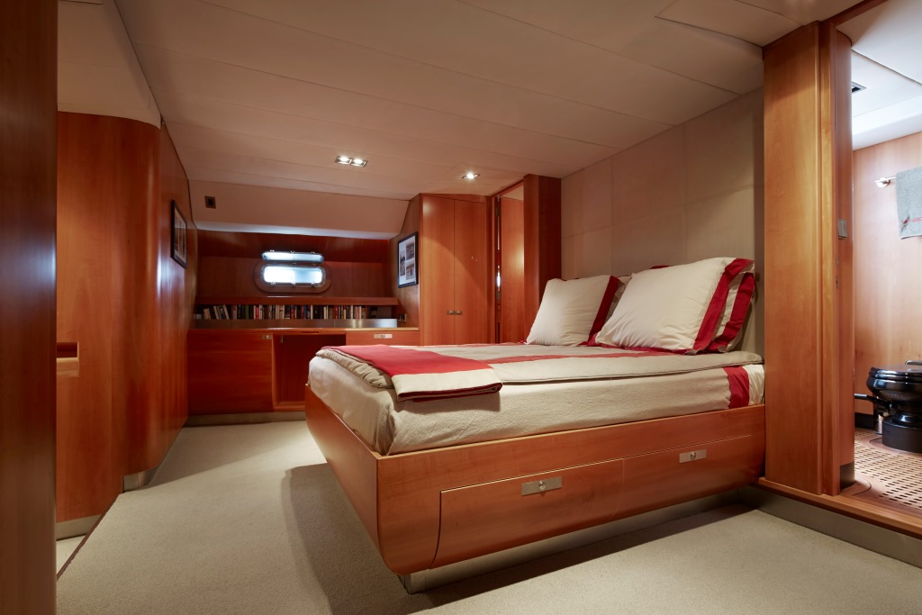 Sailing yacht SILVERTIP- Master Cabin.jpg