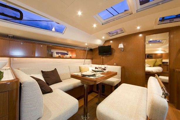 Sailing yacht VOILA -  Salon Dining.jpg