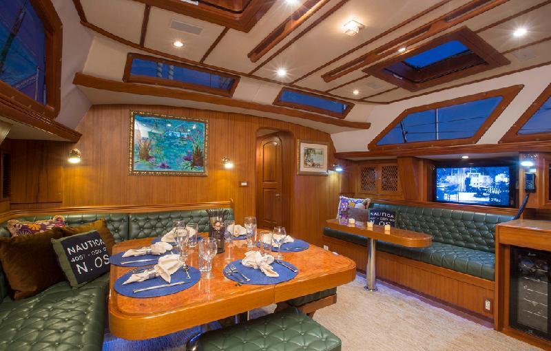 Sailing yacht VOO DOO -  Salon.jpg