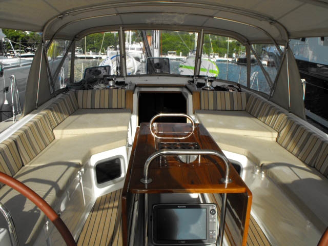 Sailing yacht ZUMA - Cockpit.jpg