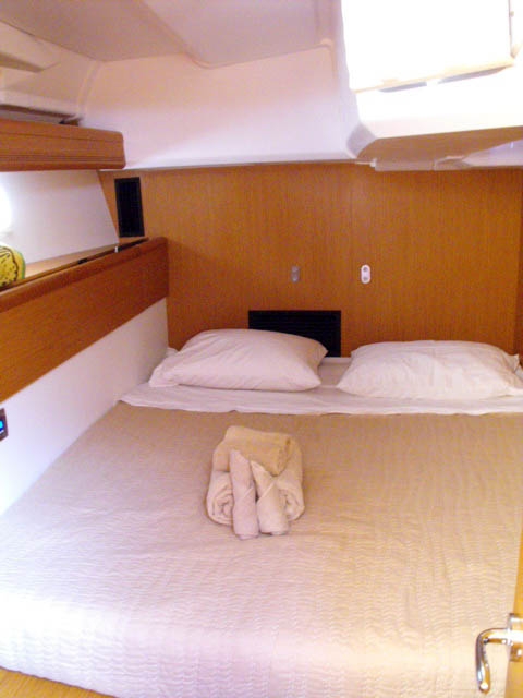 Sailing yacht ZUMA - Guest Cabin.jpg