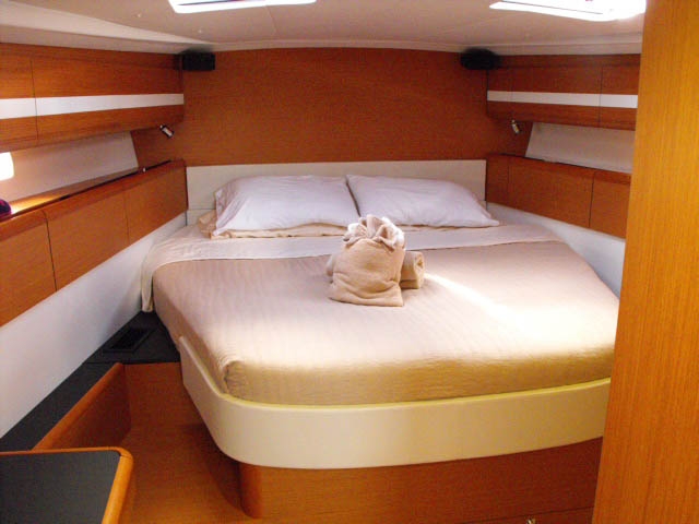 Sailing yacht ZUMA - Master Cabin.jpg